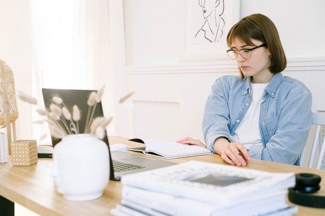 Even Even if you are a work-from-home teacher, you must dress appropriately for your lessons to ensure a positive and professional atmosphere.